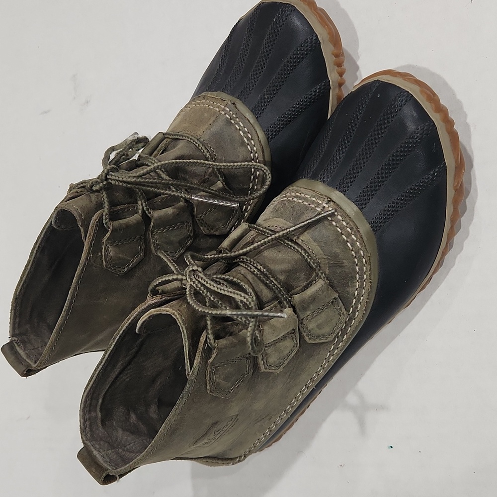 Sorel Olive and Black Winter Boots - Picture 2 of 11